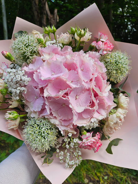Florist's Choice with Hydrangea Bouquet – Prague florist | myflorist.cz 2