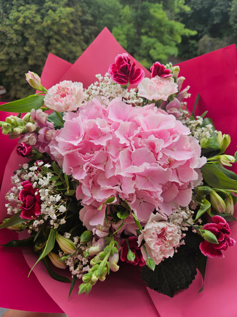 Florist's Choice with Hydrangea Bouquet – gift delivery Prague | myflorist.cz