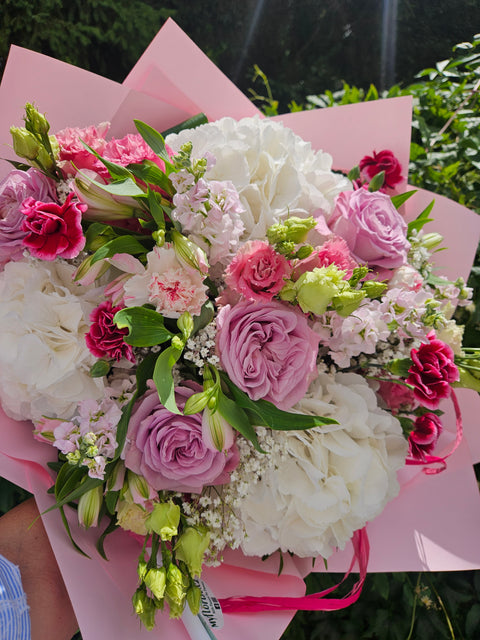 Florist's Choice with Hydrangea Bouquet – same day delivery Prague | myflorist.cz