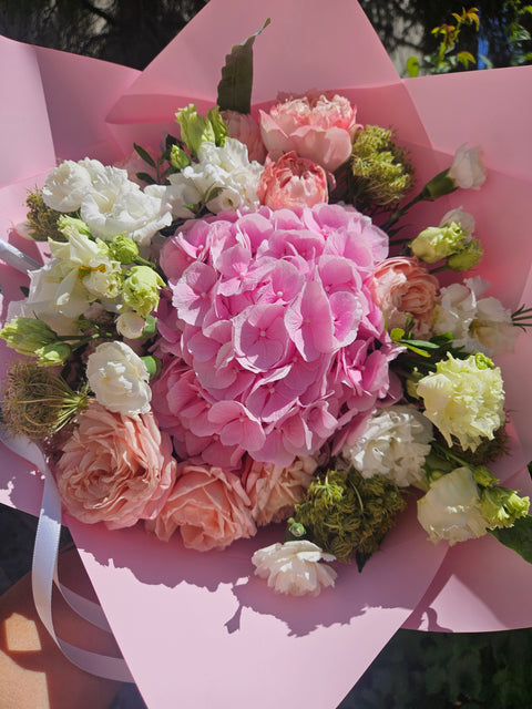 Florist's Choice with Hydrangea Bouquet – luxury flowers Prague | myflorist.cz