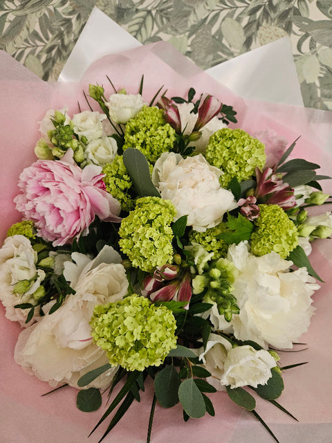 Florist´s Choice with Peonies Bouquet