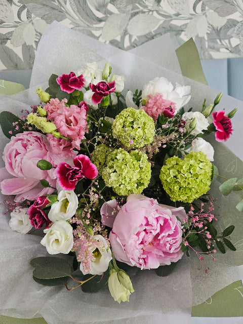 Florist´s Choice with Peonies Bouquet
