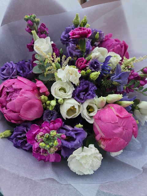 Florist´s Choice with Peonies Bouquet