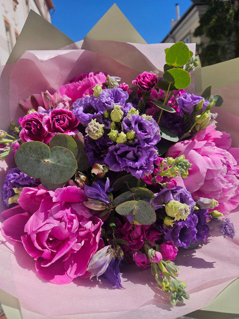Florist´s Choice with Peonies Bouquet