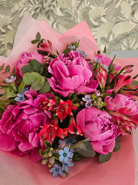Florist´s Choice with Peonies Bouquet
