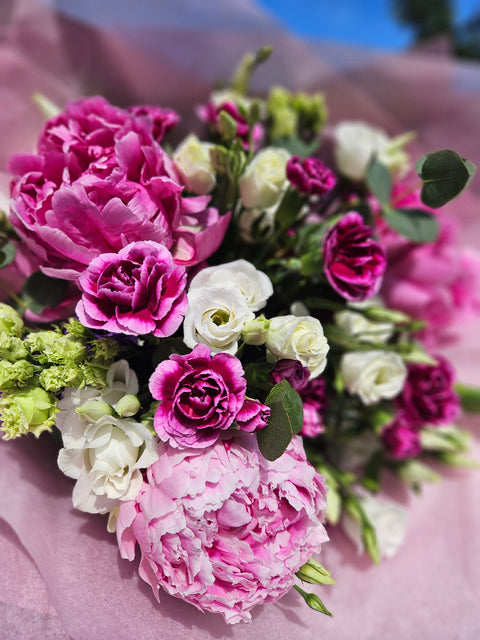 Florist´s Choice with Peonies Bouquet