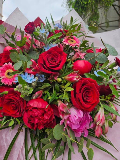 Florist´s Choice with Peonies Bouquet