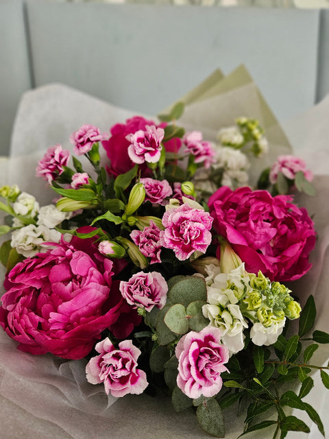 Florist´s Choice with Peonies Bouquet