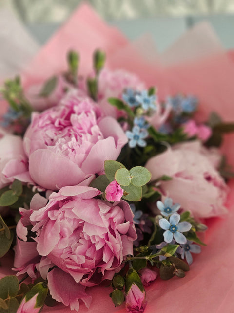Florist´s Choice with Peonies Bouquet