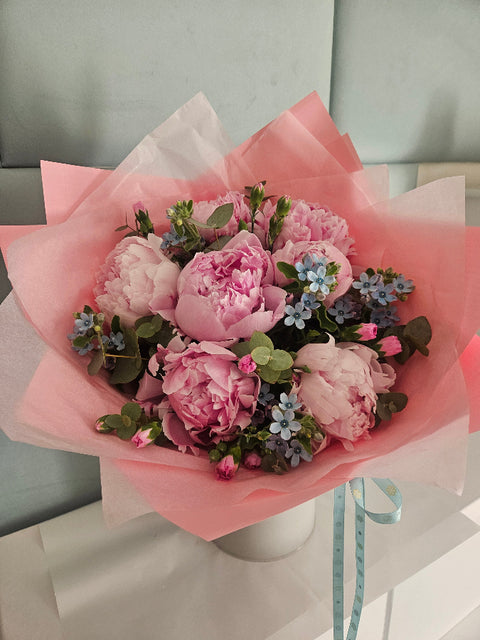 Florist´s Choice with Peonies Bouquet