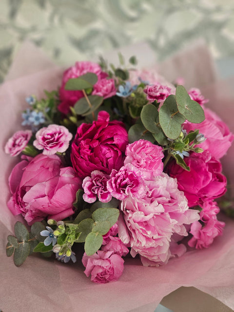 Florist´s Choice with Peonies Bouquet