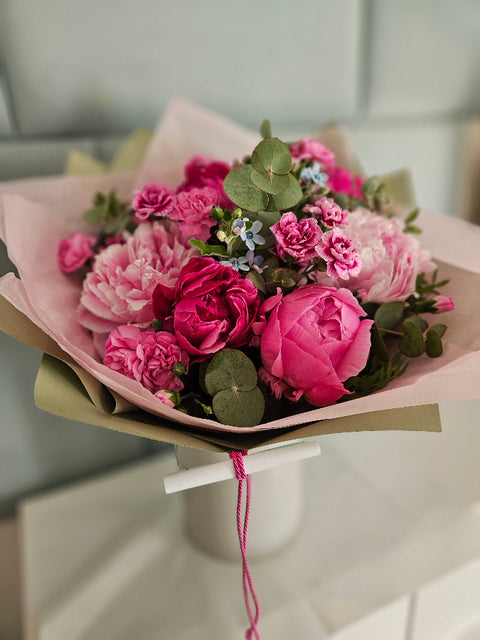 Florist´s Choice with Peonies Bouquet