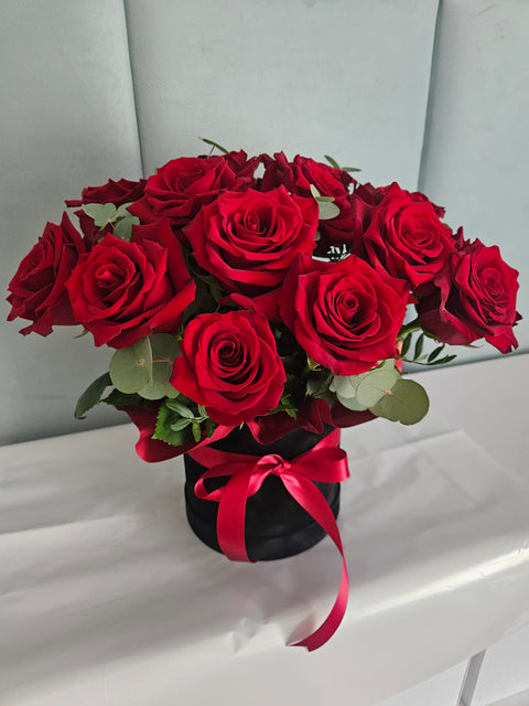 Red Rose Flowerbox – luxury flowers Prague | myflorist.cz