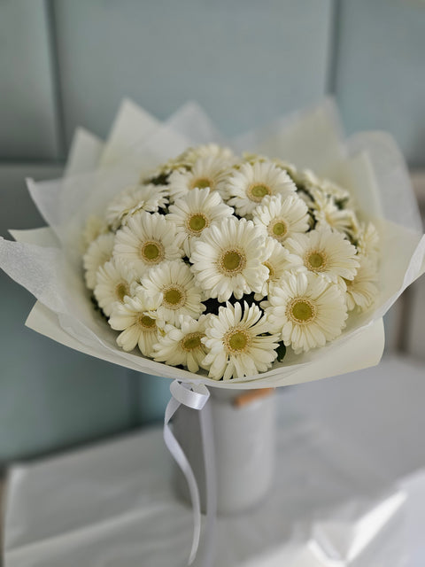 White germini monochrome bouquet wrapped in white paper — myflorist.cz