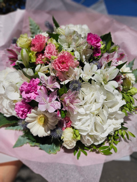 Florist´s Choice with Hydrangea Bouquet