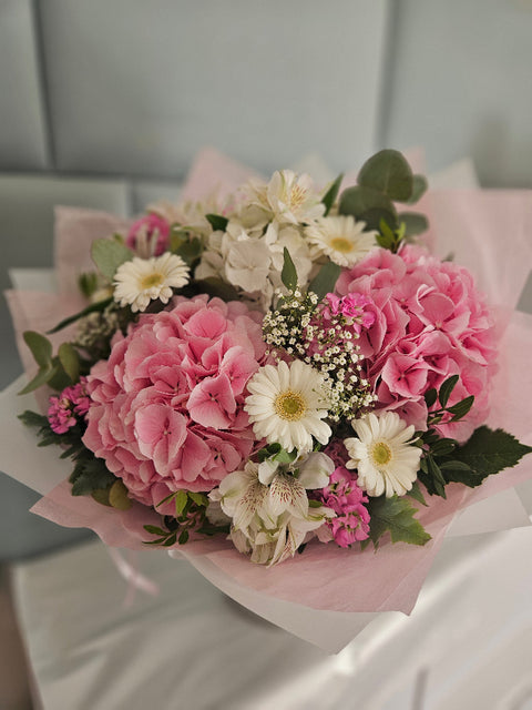 Florist´s Choice with Hydrangea Bouquet