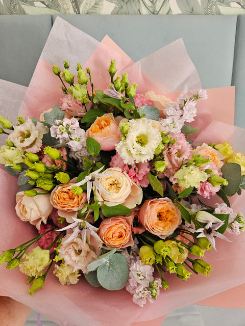 Close-up of premium pastel flowers in a luxury arrangement – myflorist.cz Prague