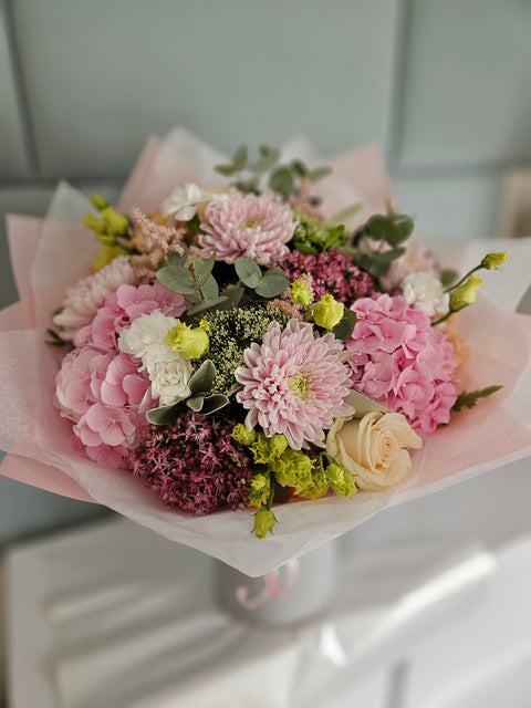Florist´s Choice with Hydrangea Bouquet