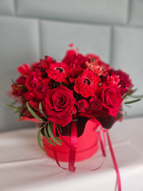 Monochrome Flowerbox Red