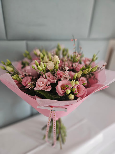 Kytice z růžových eustom