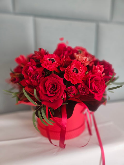 Monochrome Flowerbox Red